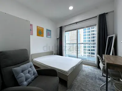 Private Room with Balcony for a Lady