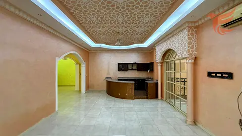 فيلا 5 غرف نوم واسعة مع حديقة خاصة في الإمارات