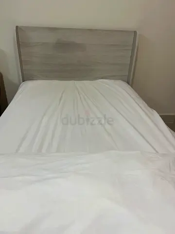Single bedroom - Modern Wooden Bed Frame with Comfortable Mattress