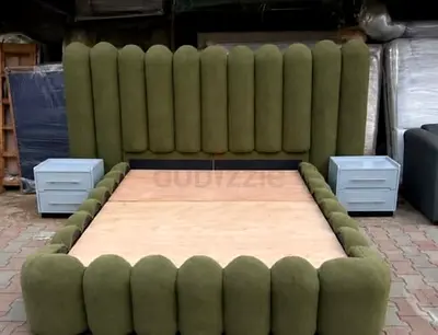 Large Upholstered Green Bed Frame with Tall Padded Headboard (Queen-size style)