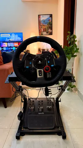 Logitech G29 Racing Wheel with Pedals and Stand (PlayStation/PC) - Good Condition