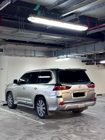 2017 Lexus LX-SERIES photo 5
