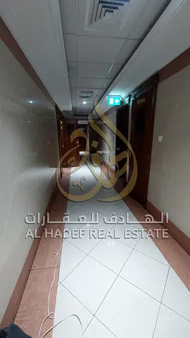 شقه في مويلح الجديده مكونه من غرفه وصاله 2 حمام تكييف وغاز مركزي مع باركن وتصديق مجاني