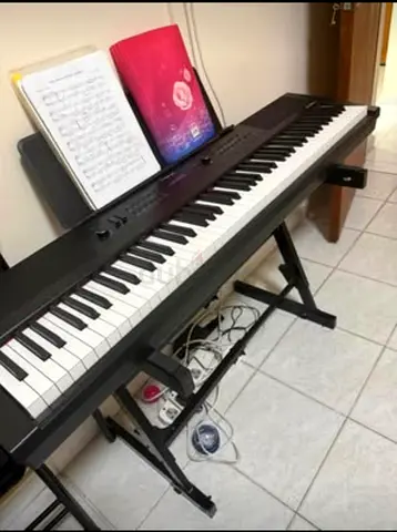 Electrical Piano artisan pro Digital Piano/Keyboard with Stand and Pedal - Good Condition