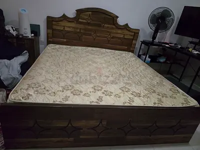 MoveOut Sale - Barsha Heights
Queen Bedroom Set: Queen bed, mattress, 2 side tables & dressing table