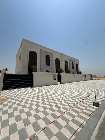 للبيع فلتين في مزيرعة على شارع 36