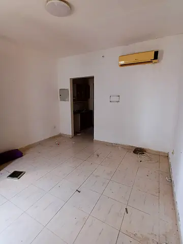 📢 **For Annual Rent – ​​Al Majarrah** 🏡 **Spacious Studio** with a separate kitchen; suitable for families.