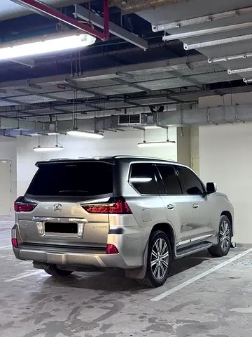 2017 Lexus LX-SERIES photo 4