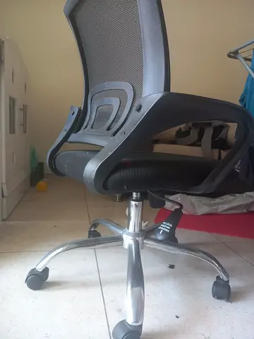 Ergonomic mesh office chair with lumbar support - used