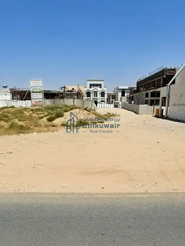 للبيع ارض تجاري سكني في الحوشي علي شارعين امامي خلفي وقريب من جسر الحوشي