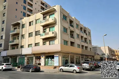 للبيع بناية سكنية استثمارية في المويهات 2 عجمان مساحة 8000 قدم تضم 12 وحدة منها 10 شقق غرفة وصالة و2 استوديو معظمها شاغر حاليا وسعرها 4200000 درهم....