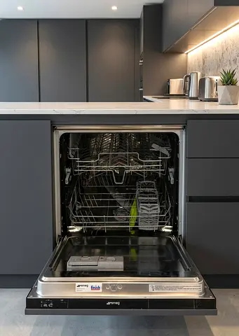 Smeg Built-In Dishwasher – Excellent Condition | Italian Design