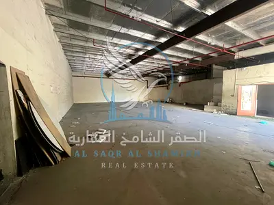 مستودع للإيجار 4100 قدم شارع عام مناسب للتخزين