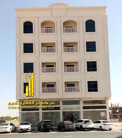 Distinctive residential and commercial building (ground floor + 4 floors) with high rental yield, near Sheikh Zayed Road