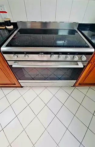 Siemens 5 hobs electric ceramic stove latest model same like new condition
