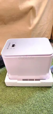 Portable mini refrigerator