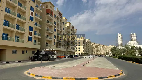استديو في قرية الاميرة بمطبخ مغلق وبلكونة بقسط شهري 2900 درهم شهريا