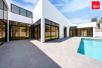 Suburban villa for family, easy access to the city