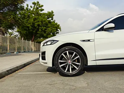 صورة 12 لـ 2017 Jaguar F-PACE