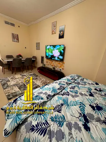 استوديو فاخر للإيجار الشهري – استوديو مطبخ شبه منفصل باطلاله مميزه مفروش بالكامل فرش جديد اول ساكن سوبر ديلوكس مع مطبخ مجهز بالكامل بأحدث الأجهزه