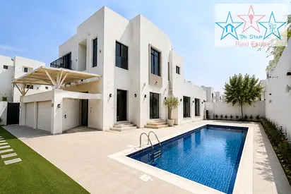 LUXURIOUS I 5 BEDROOM + MAID I POOL I CORNER VILLA I HIGH CEILIINGS I GARRAGE I ALL ENSUITE