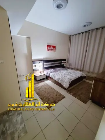 للإيجار الشهري بعجمان – شقه غرفه وصاله مع بلكونه بأطلاله مفتوحه مفروشه بالكامل فرش راقي بمطبخ مجهز بالكامل بأحدث الأجهزه وحديقه وباركينج خاص مجانا