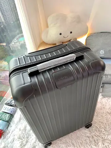 Matte black Rimowa Essential suitcase