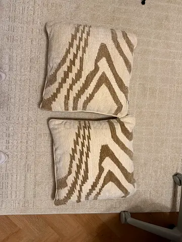 4 beige patterned sofa cushions - brand new