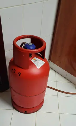 Dubai gas Cylinder With gas almost full, With regulator and pipe