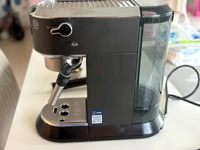 Delonghi used espresso/coffee machine with milk frother - very good working condition