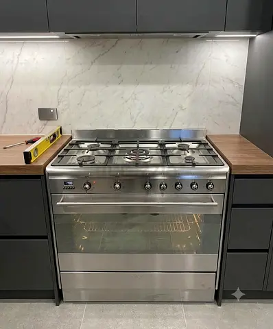 Smeg latest model  Gas/Electric 5 Burner Cookeing range top gass oven electric with dual fan sliver