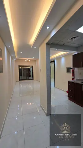 Luxury one-bedroom apartment with living room and free parking. Master bedroom, very spacious, balc