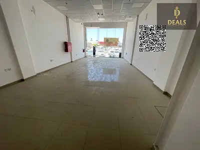 مساحة تجارية مميزة للإيجار في الصناعية عجمان | 1650 قدم مربع | شارع رئيسي | ميزانين | 140 ألف درهم