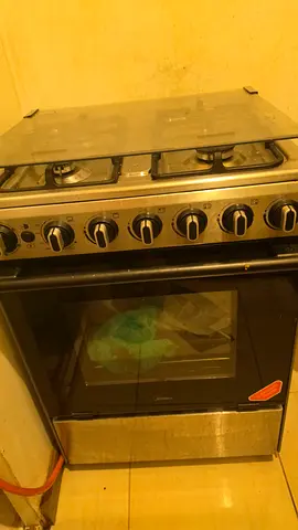 Used freestanding gas oven with 4-burner hob - good working condition
