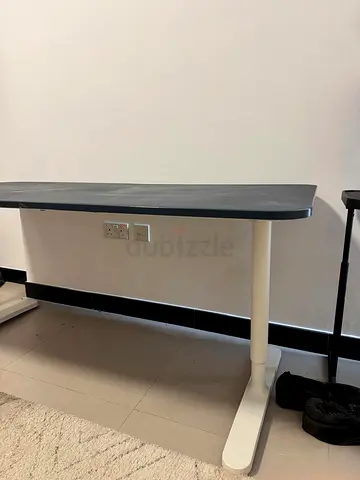 IKEA BEKANT Adjustable Height Standing Desk Table