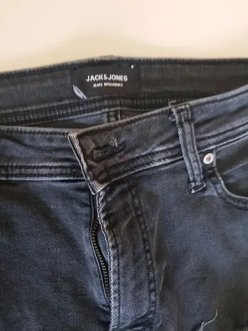 Jeans - Original Jack & Jones - Size 34, HURRY Dhs.25 only