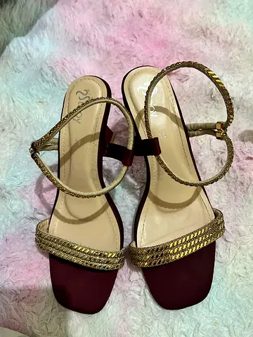Women's burgundy open-toe heels with gold ankle straps - size 38