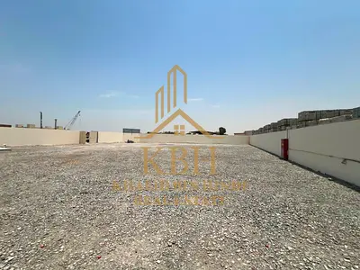 ساحة صناعية للإيجار في موقع استراتيجي مميز توفر سهولة الوصول وبيئة مثالية للأعمال والأنشطة التجارية المختلفة