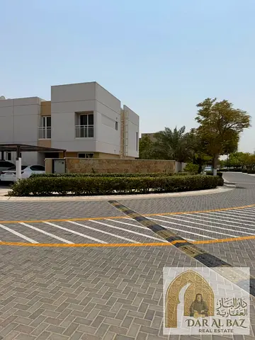 فيلا زاوية فاخرة جداً للإيجار السنوي بالفرش –الزاهية جاردنز، الشارقة فيلا زاوية فاخرة مفروشة بالكامل 4 غرف نوم صالة كبيرة جداً حوش كبير جداً موقف خارص