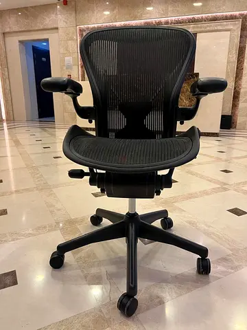 Herman miller Aeron size B fully loaded