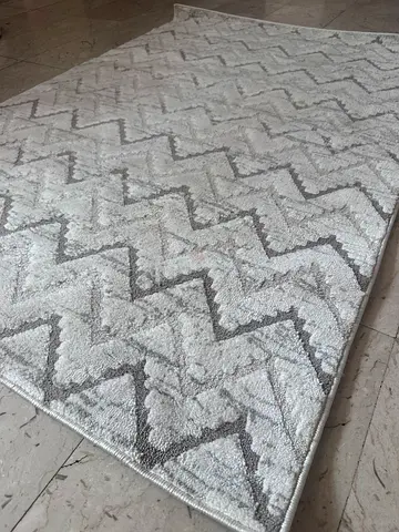 Light grey geometric area rug - 160x230cm (good condition)