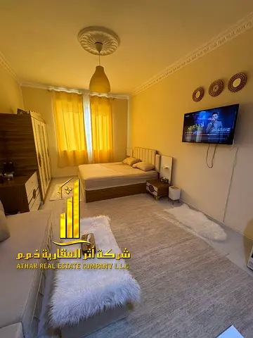 Luxury second-occupancy studio with separate kitchen and open view. Fully furnished. ✨ Ajman, Al Rashidiya 3. For monthly rent.