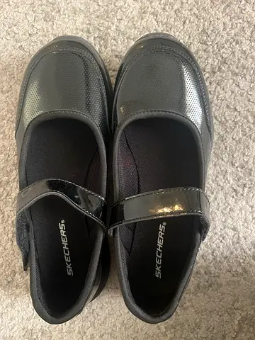 Skechers school shoes as new
