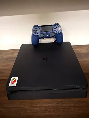 Ps4 (light usage across 2 years) in excellent condition