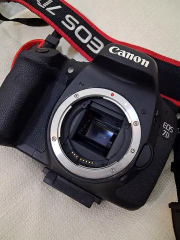 Urgent sale Canon EOS 7D Camera with lens