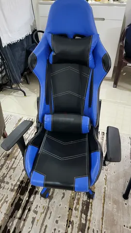 gaming chair and table - good condition