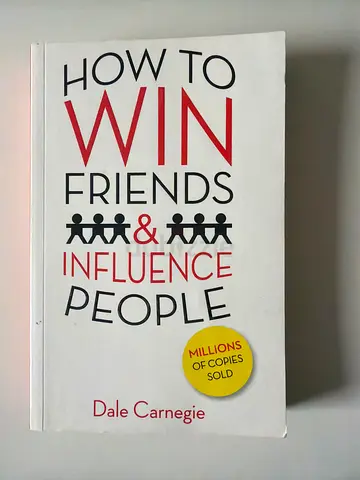 How to Win Friends & Influence People - Dale Carnegie (Paperback)