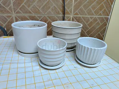 Set of 4 white ceramic plant pots with saucers - small to medium