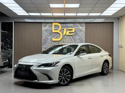 Lexus ES 300h Platinum 2023 | GCC Specs | Low Mileage | Hybrid Luxury