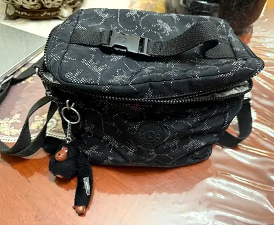 Kipling lunch box Black with Monkey Charm
